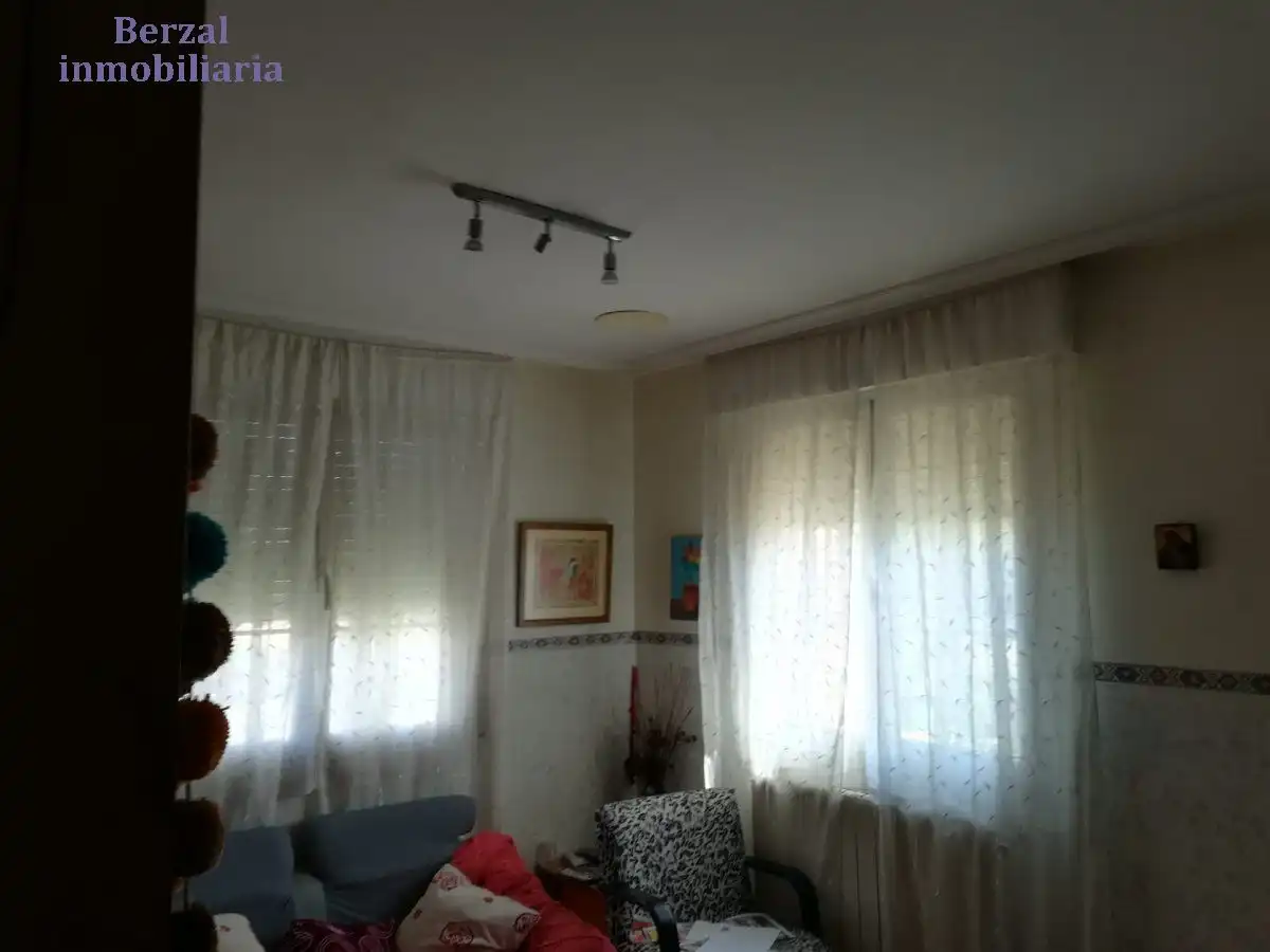 Sala d'estar de Finca rústica en venda en  Logroño amb Jardí privat, Traster i Balcó