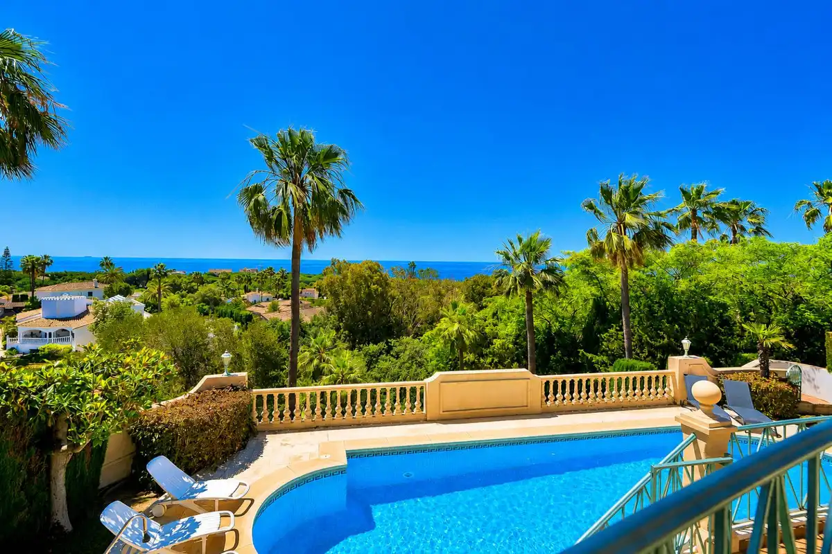 Piscina de Casa o xalet en venda en Marbella amb Aire condicionat, Calefacció i Jardí privat
