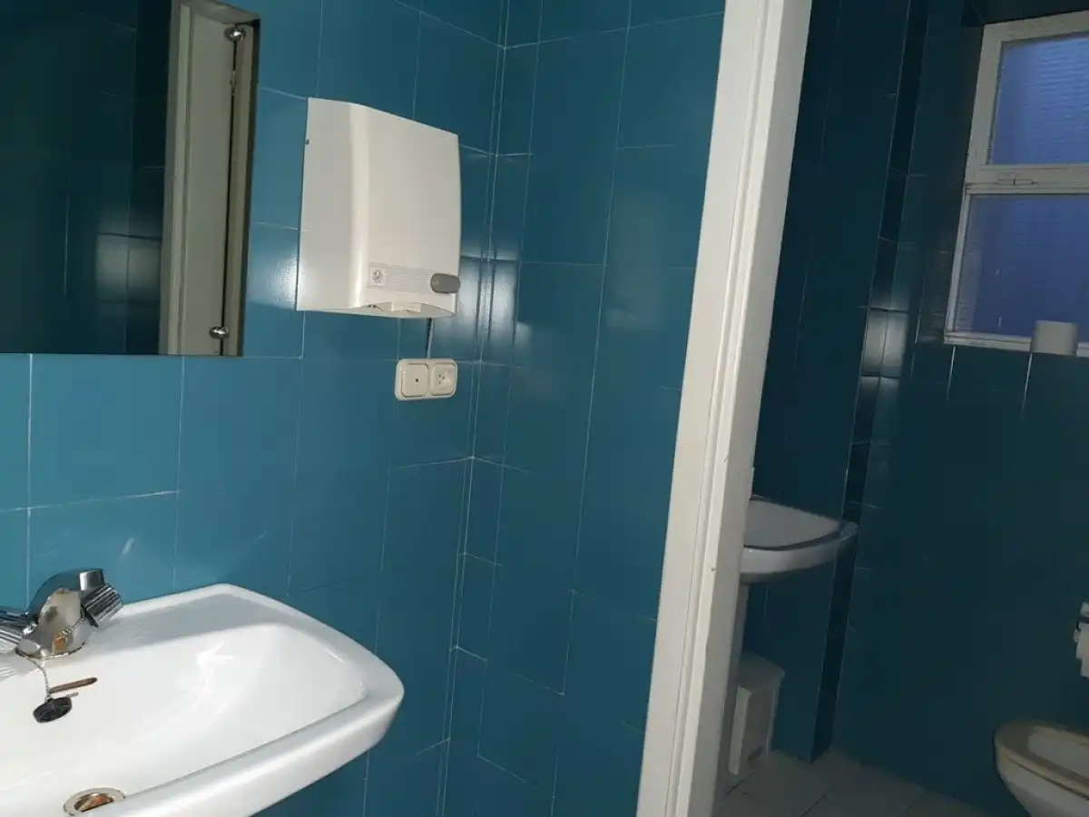 Baño de Oficina en venta en Burgos con Calefacción, Terraza y Trastero