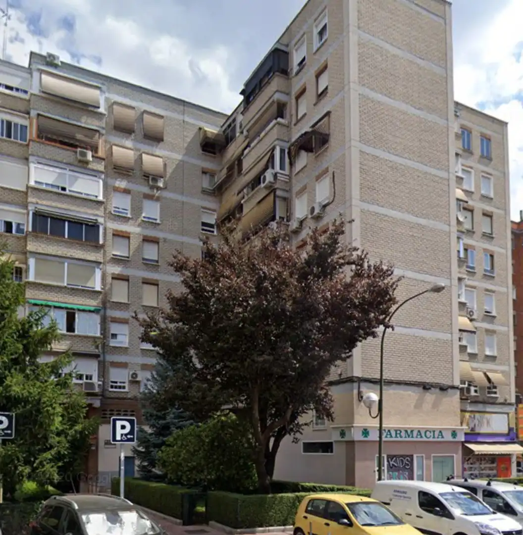 Vista exterior de Pis en venda en Móstoles amb Calefacció, Terrassa i Moblat