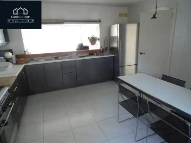 Cuina de Casa o xalet de lloguer en Benidorm amb Aire condicionat, Calefacció i Jardí privat