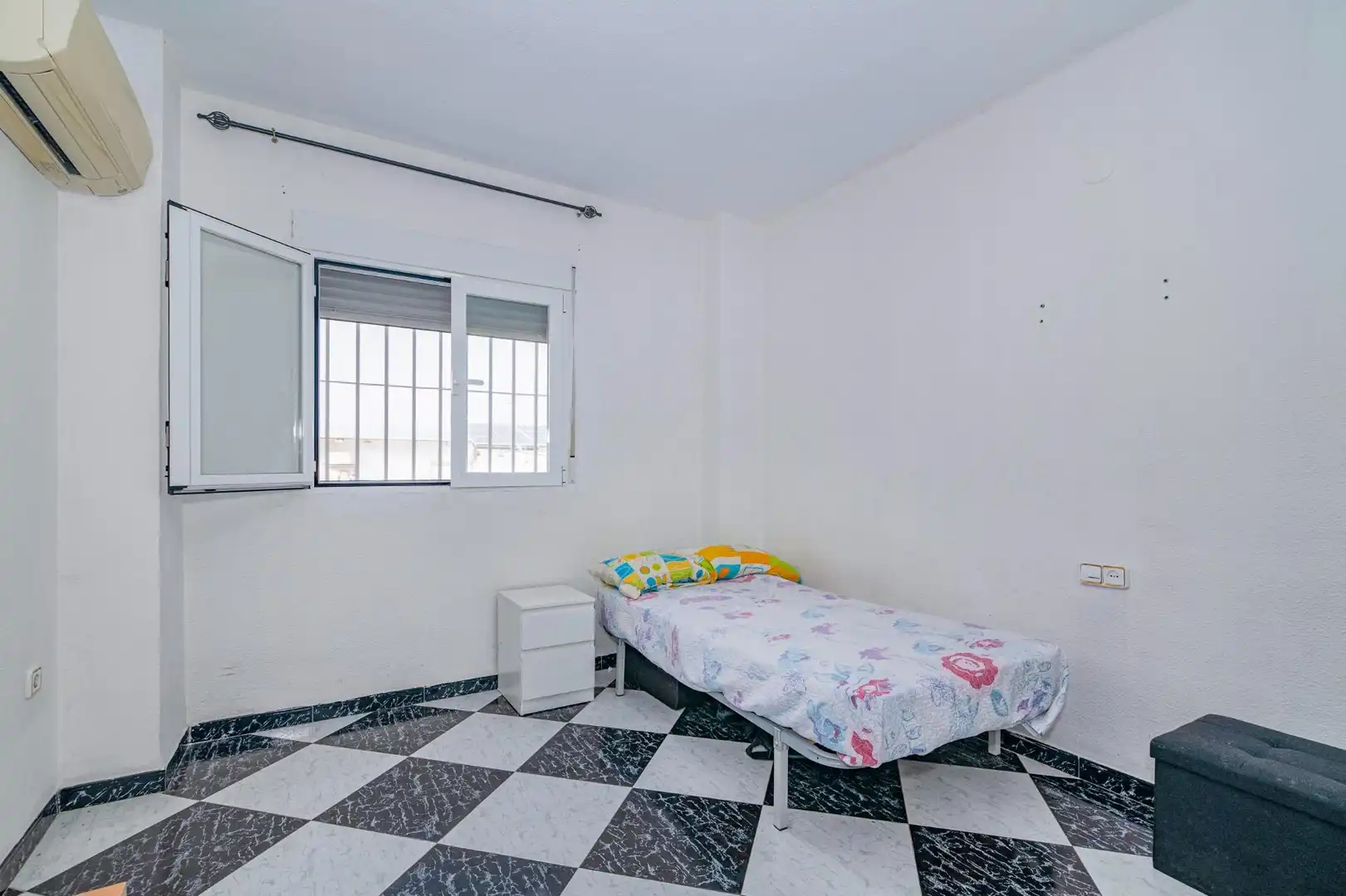 Bedroom of Flat for sale in Atarfe  with Air Conditioner, Heating and Terrace