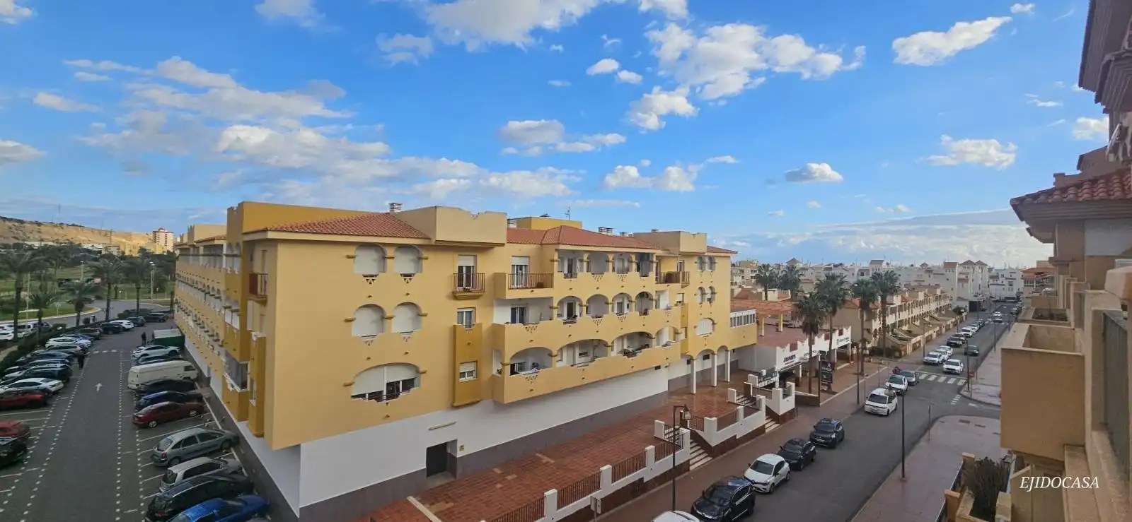 Vista exterior de Pis en venda en El Ejido amb Aire condicionat, Terrassa i Moblat