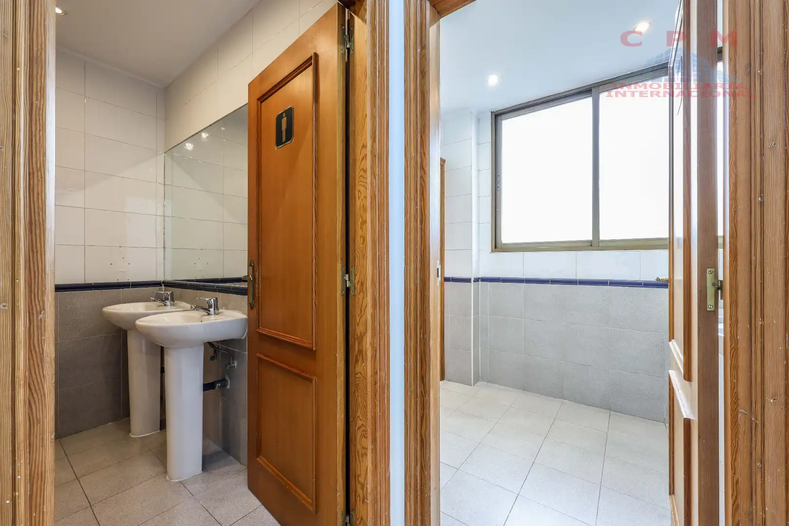 Bathroom of Office for rent in Madrid  with Air Conditioner, Heating and Terrace