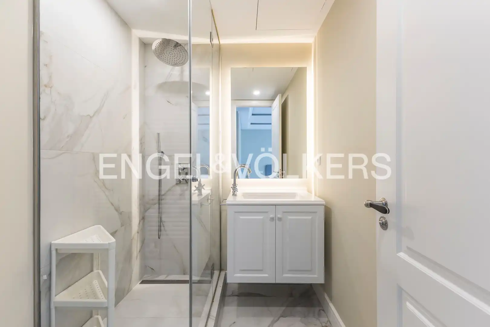 Flat with terrace to rent in Diego de León, imagen 28