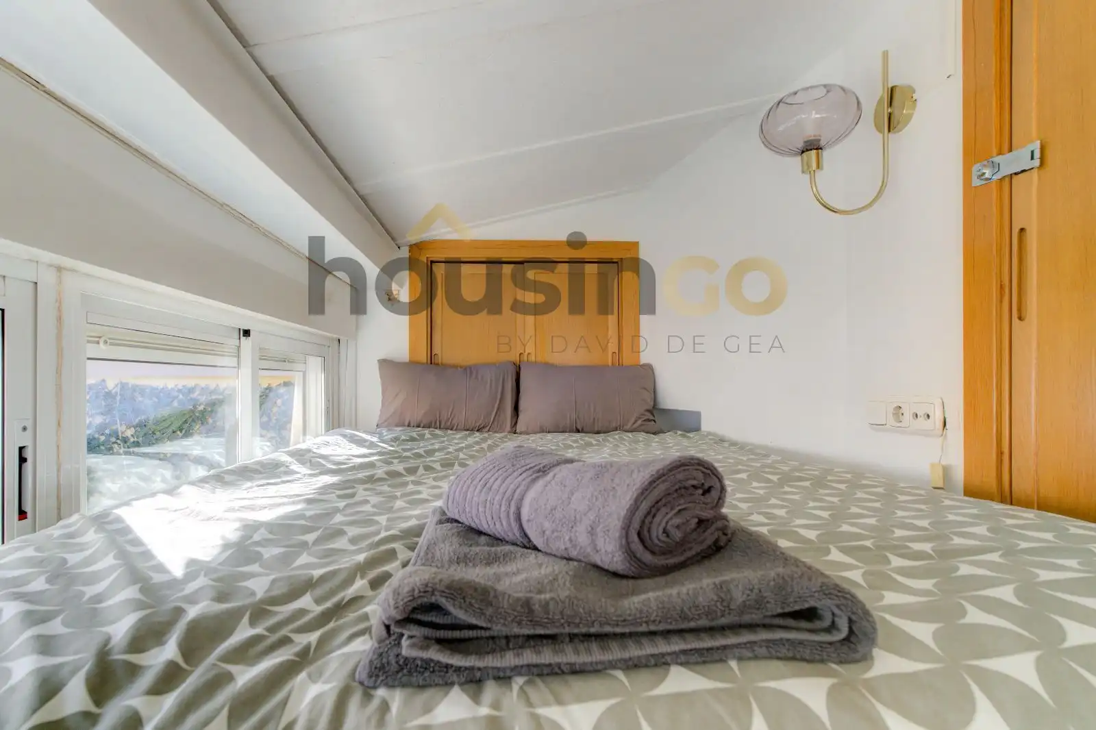 Bedroom of Attic for rent in Madrid  with Air Conditioner, Heating and Furnished
