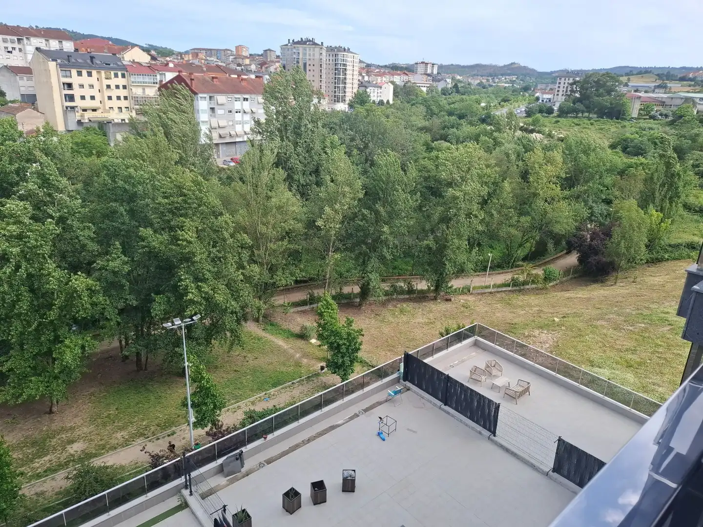 Terraza de Apartamento de alquiler en Ourense Capital  con Calefacción, Trastero y Amueblado