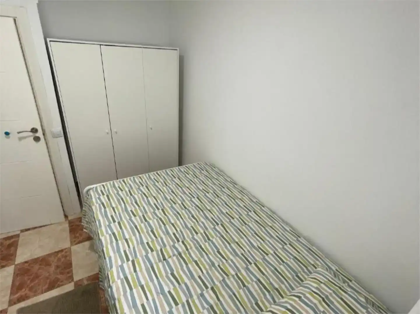 Dormitori de Pis de lloguer en Fuenlabrada amb Moblat, Forn i Rentadora