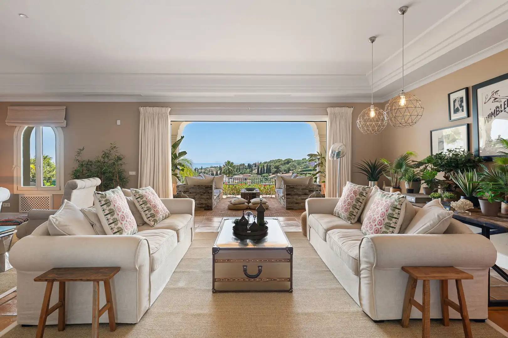 Sala d'estar de Casa o xalet en venda en Marbella amb Aire condicionat, Calefacció i Jardí privat