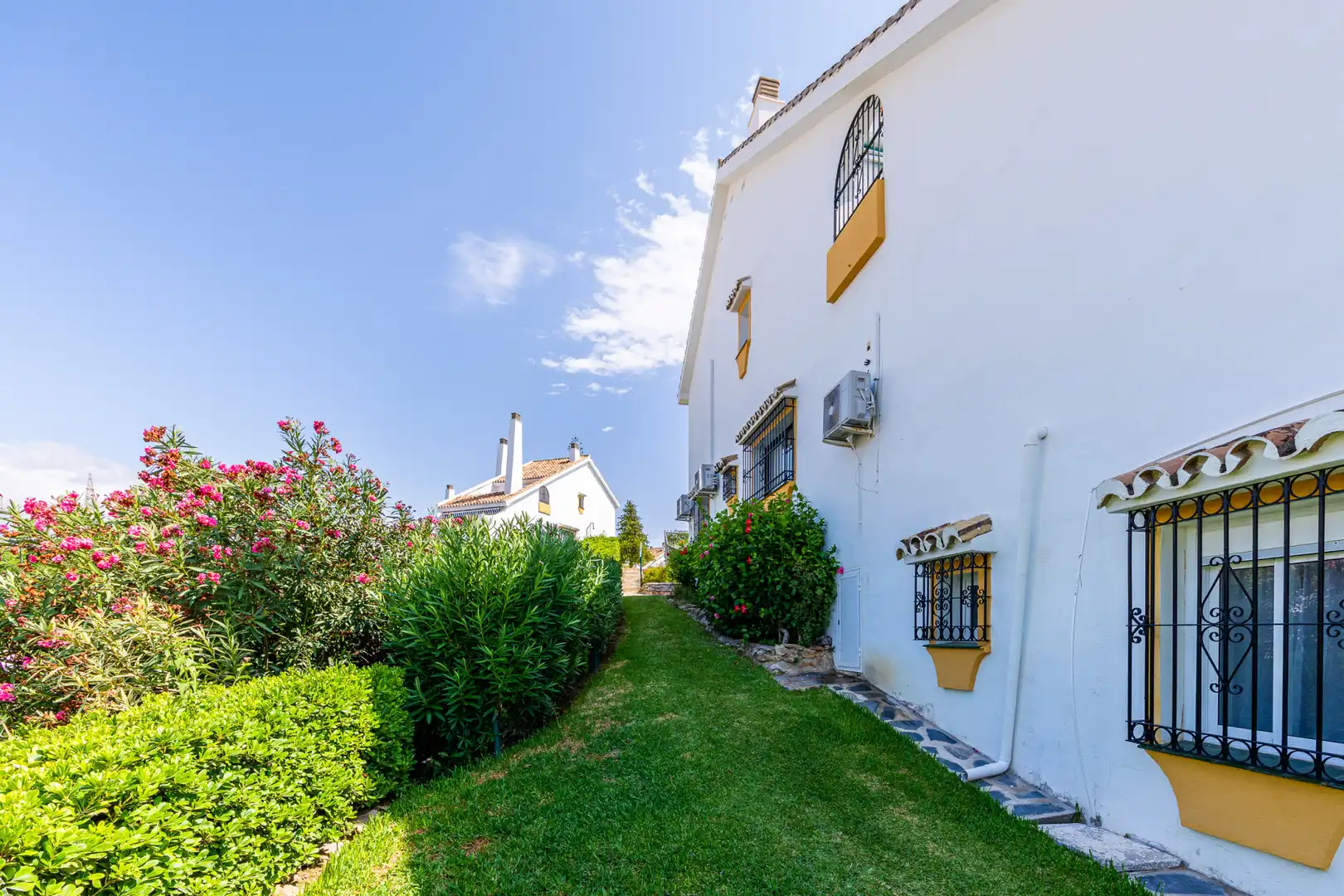 Jardí de Casa adosada en venda en Mijas amb Aire condicionat, Terrassa i Traster