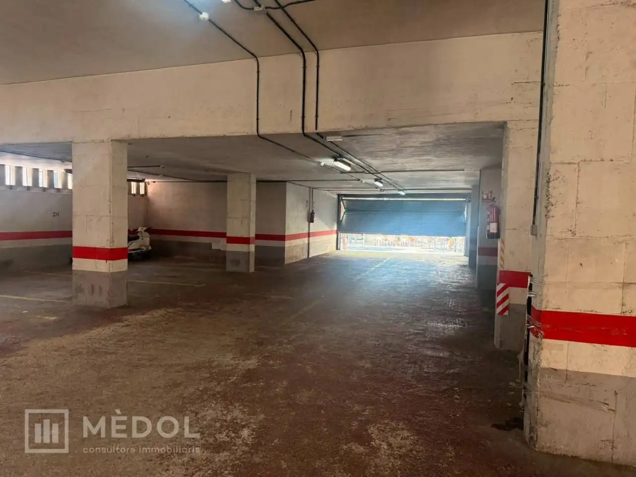 Parkplatz von Dachboden zur Miete in Tarragona mit Klimaanlage, Heizung und Parkett