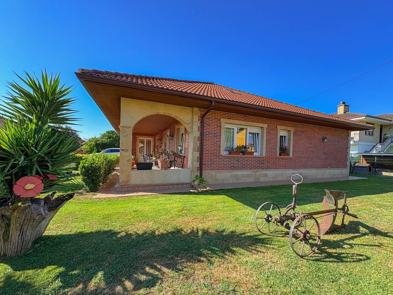 Vista exterior de Casa o chalet en venta en Bárcena de Cicero con Calefacción, Jardín privado y Amueblado