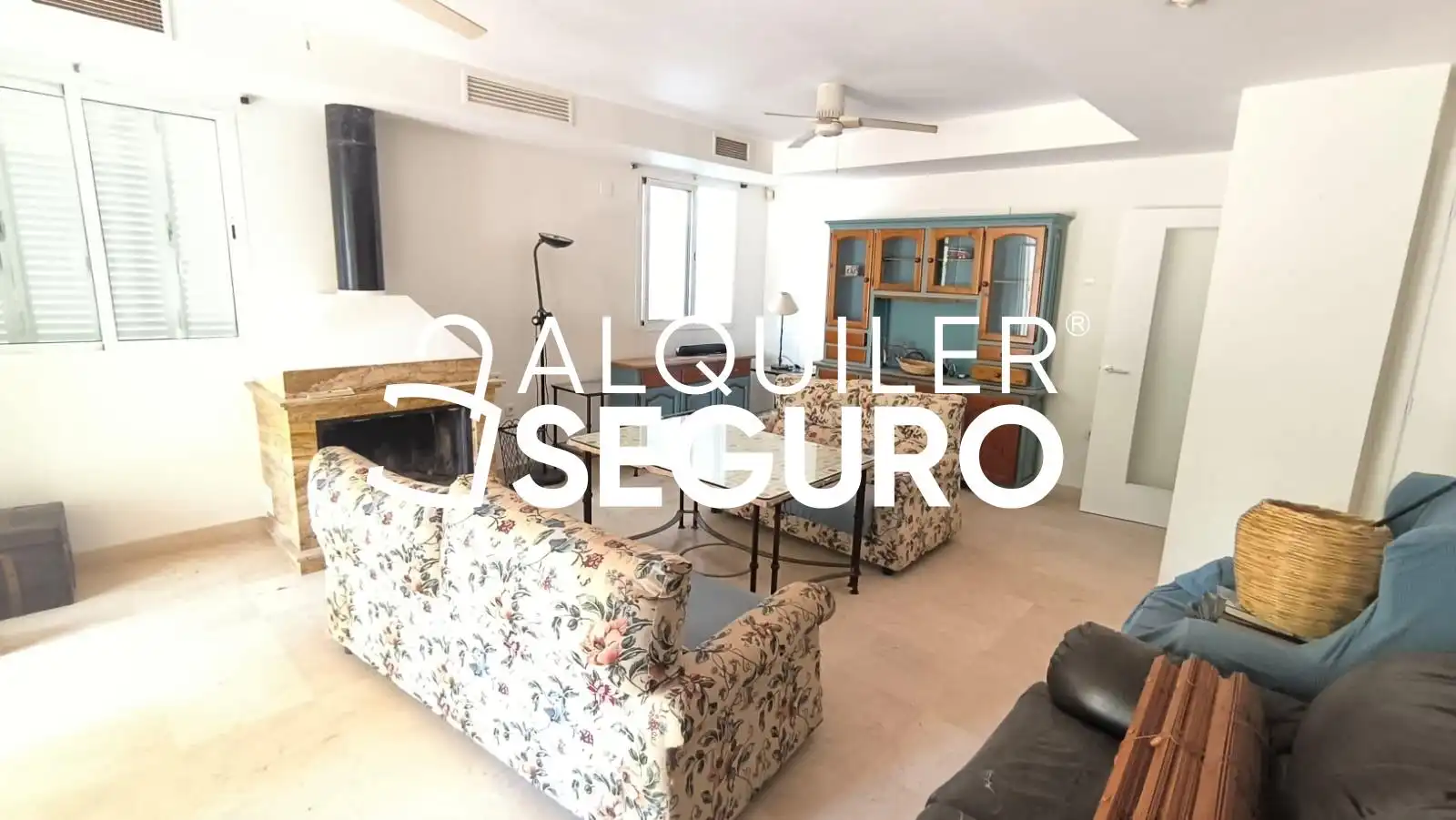 Sala de estar de Casa o chalet de alquiler en Almensilla con Trastero, Piscina y Amueblado