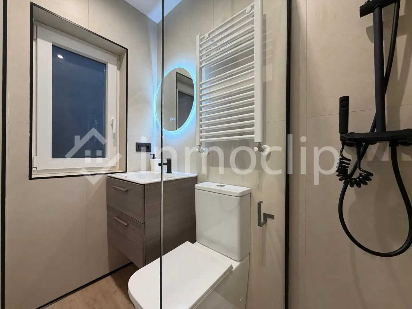 Baño de Piso de alquiler en Salamanca con Calefacción y Amueblado