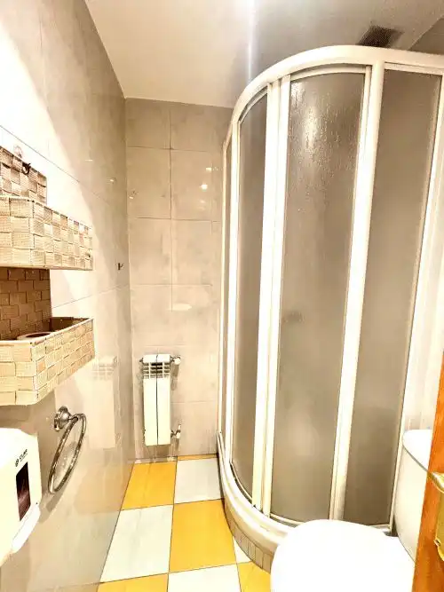 Bathroom of Flat for rent in Madrid  with Air Conditioner, Heating and Parquet flooring