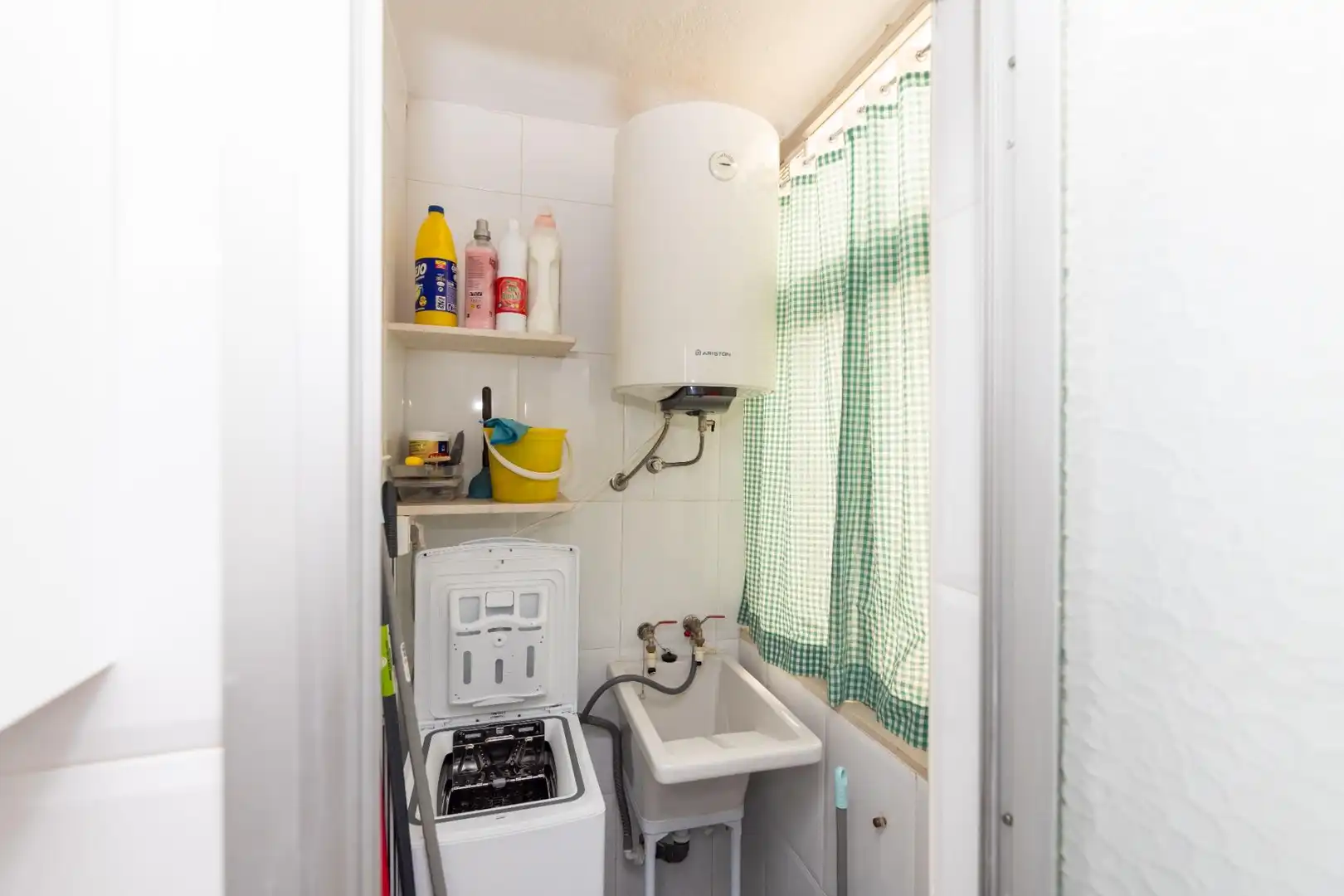 Badezimmer von Wohnung zur Miete in Granada mit Klimaanlage, Möbliert und Balkon