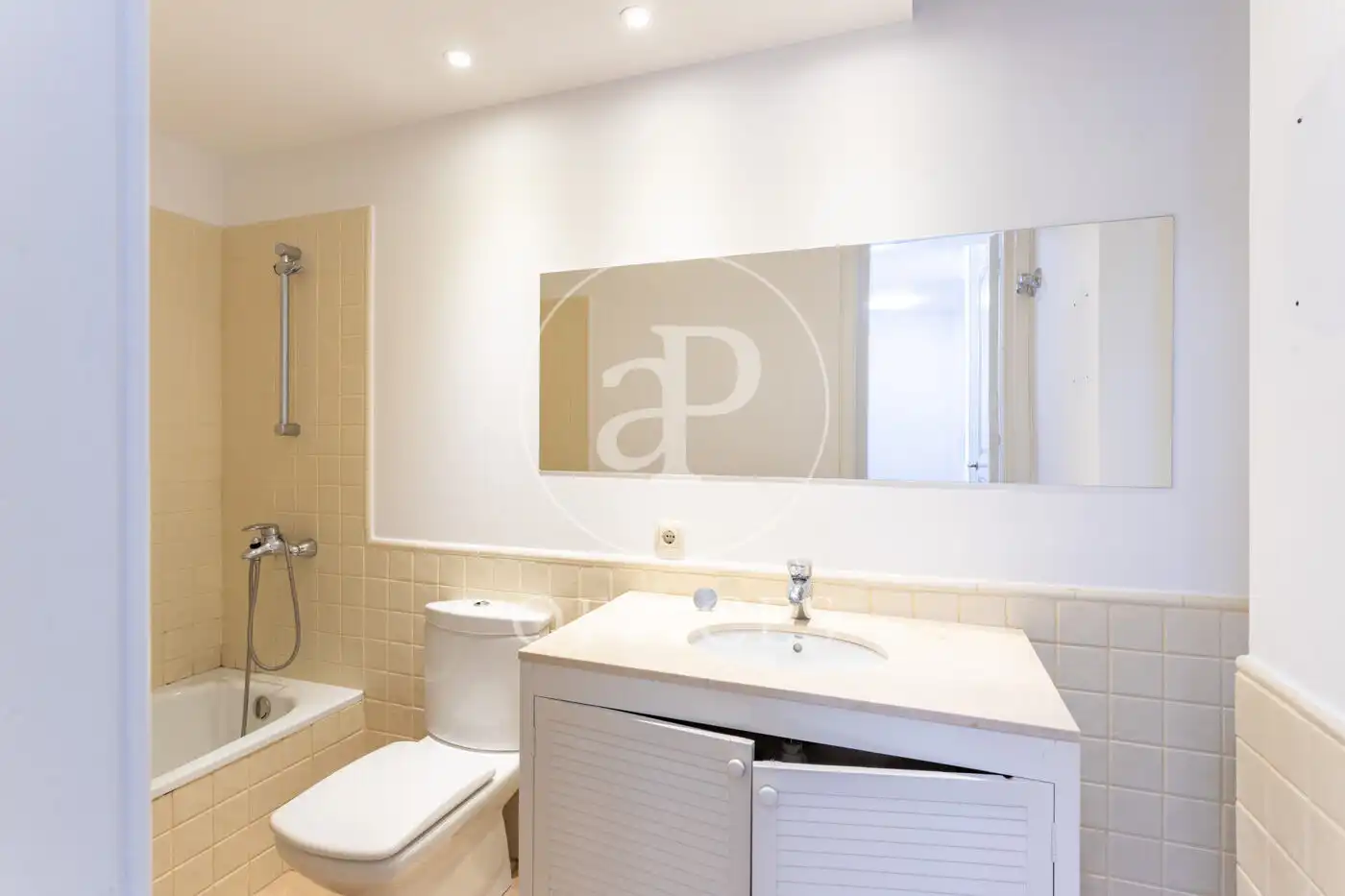 Badezimmer von Büro zur Miete in Barcelona mit Heizung