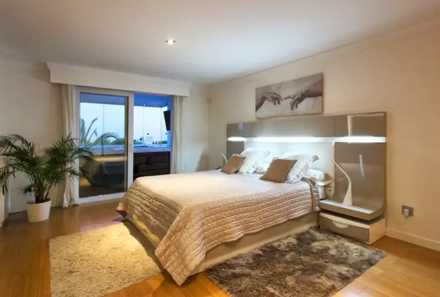 Dormitori de Casa o xalet de lloguer en Marbella amb Aire condicionat, Jardí privat i Terrassa
