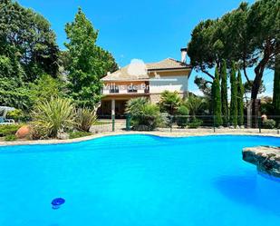 Piscina de Casa o xalet en venda en Collado Villalba amb Calefacció, Parquet i Terrassa