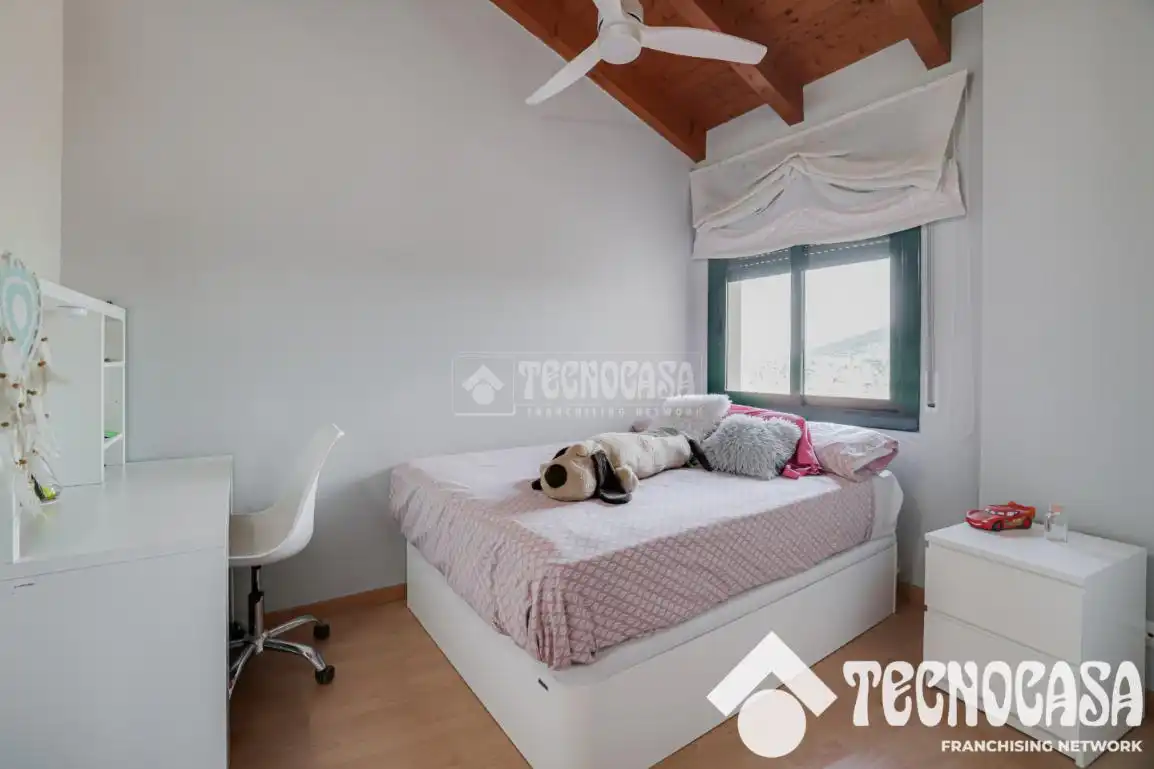 Habitación de Casa adosada en venta en Sant Vicenç Dels Horts con Aire acondicionado y Calefacción