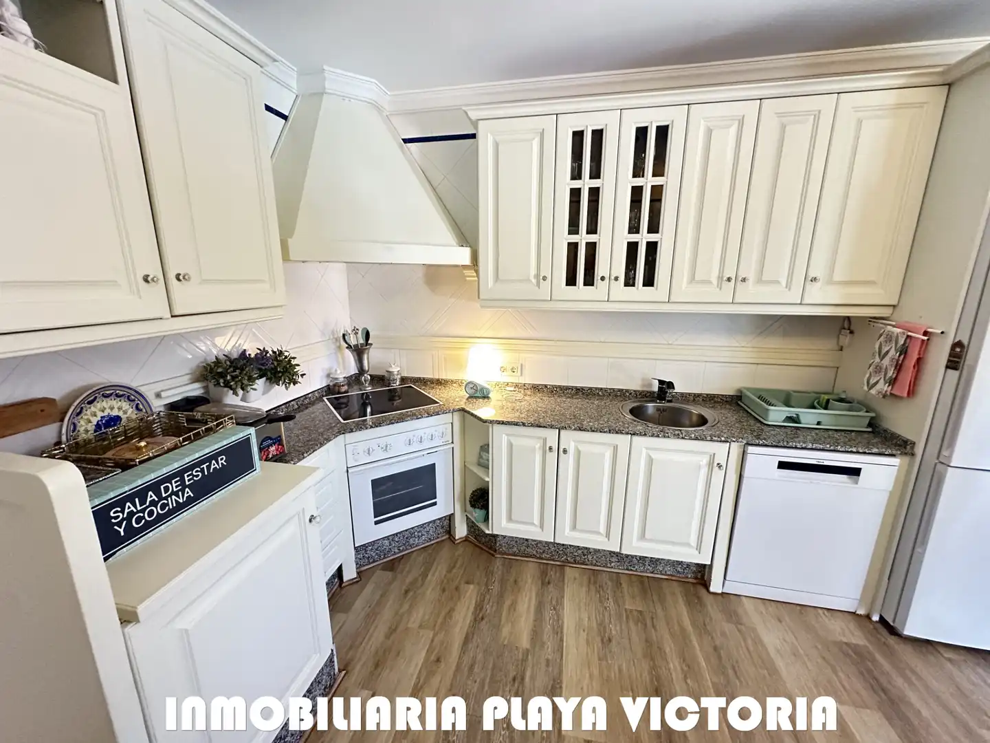 Kitchen of Houses for sale in Chiclana de la Frontera  with Air Conditioner, Private garden and Swimming Pool