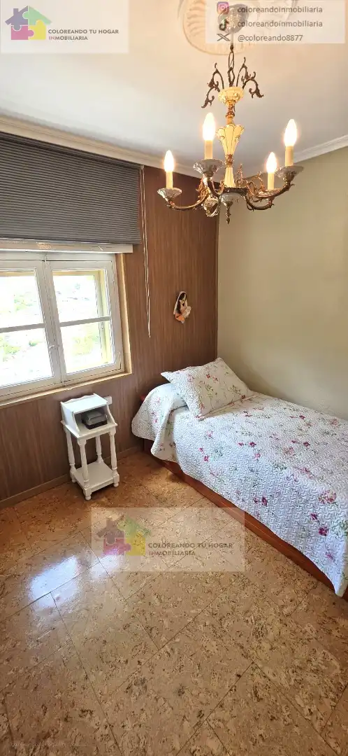 Dormitori de Casa o xalet en venda en La Pola de Gordón  amb Calefacció, Jardí privat i Parquet
