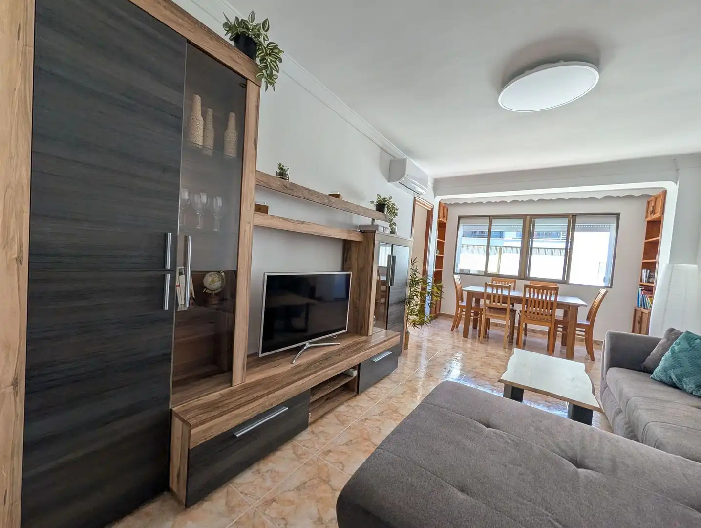 Sala de estar de Apartamento de alquiler en Estepona con Aire acondicionado, Calefacción y Terraza