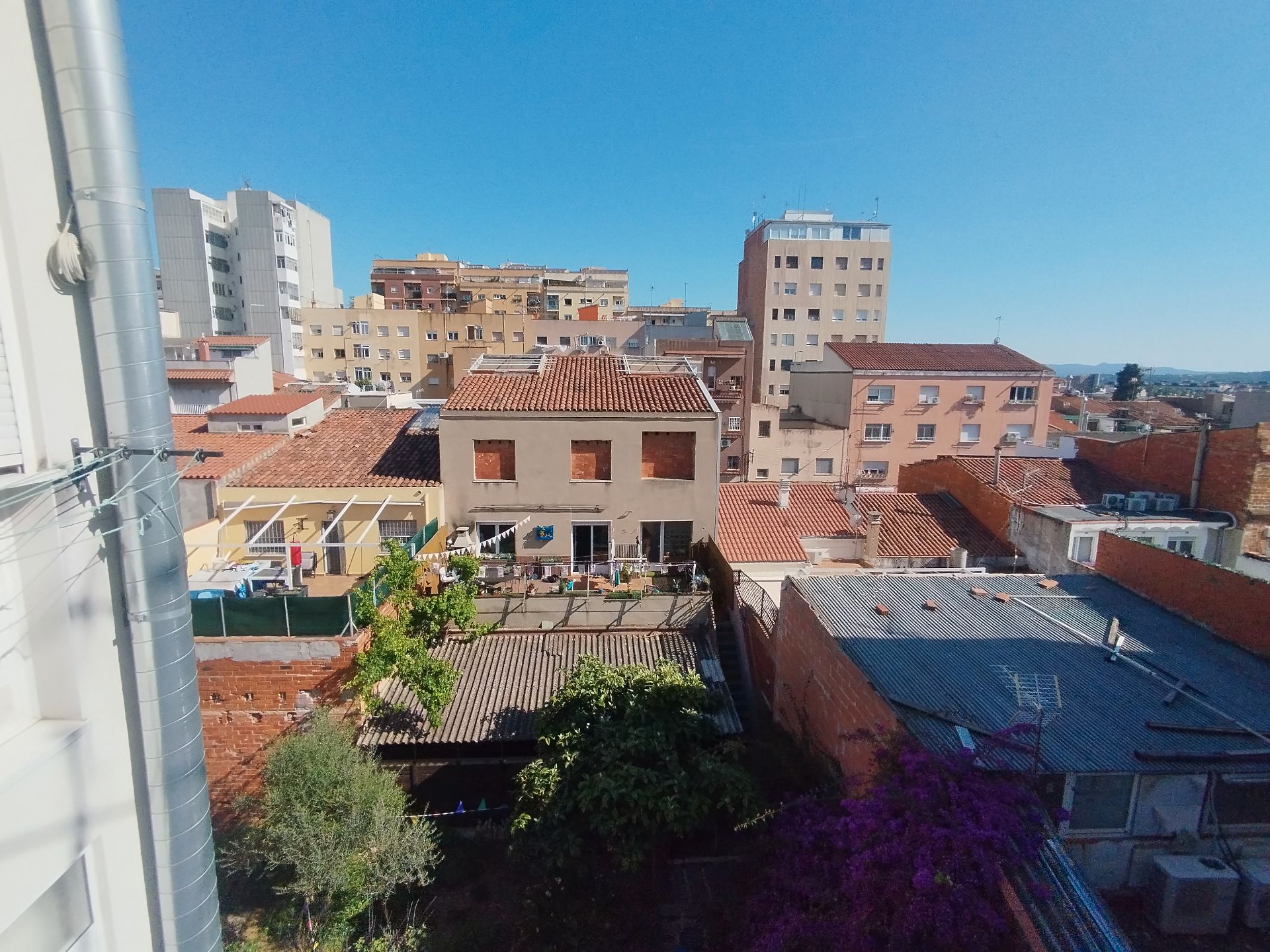 Exterior view of Flat for sale in Sabadell  with Oven
