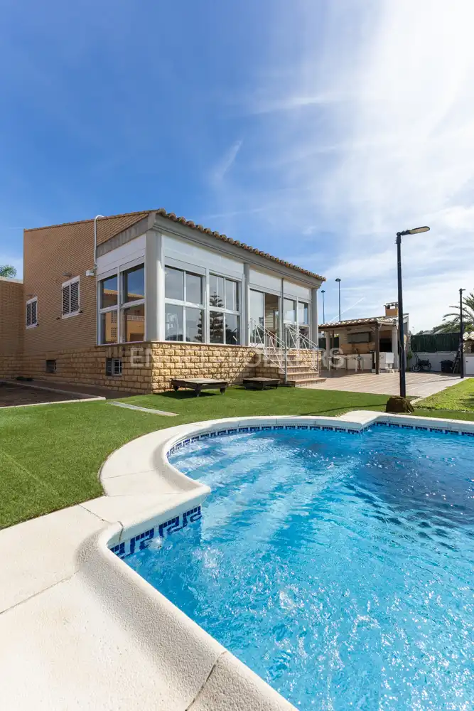 Vista exterior de Casa o chalet en venta en Albalat dels Tarongers con Aire acondicionado, Calefacción y Jardín privado