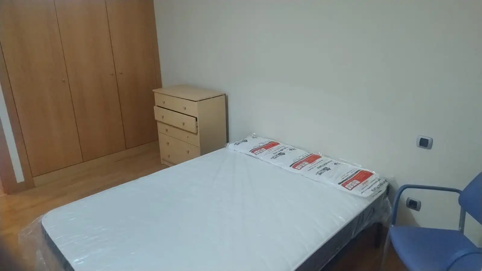 Bedroom of Flat for rent in  Logroño  with Furnished, Oven and Washing machine