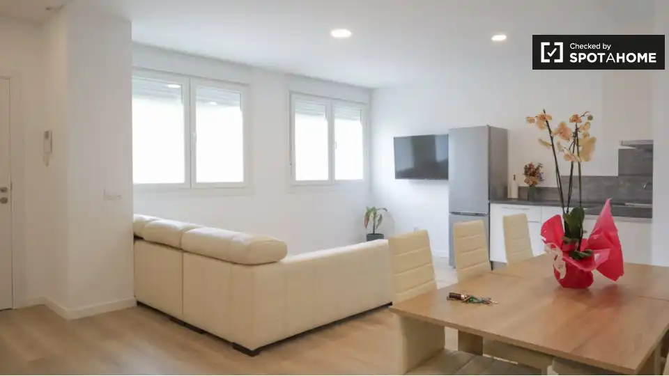 Living room of Flat for rent in Madrid  with Air Conditioner, Heating and Furnished
