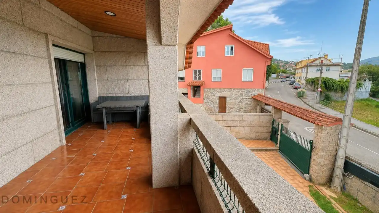 Terraza de Casa o chalet en venta en Vigo  con Calefacción, Jardín privado y Parquet