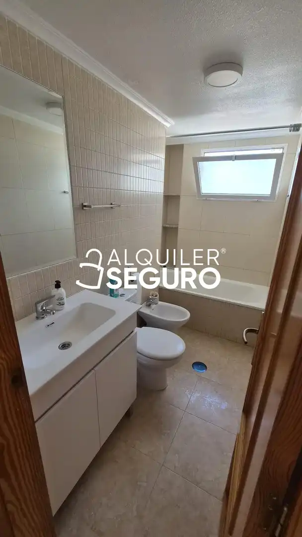 Badezimmer von Wohnung zur Miete in Nueva Torrevieja - Aguas Nuevas