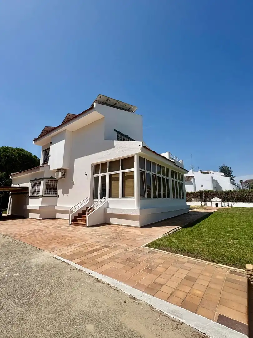 Vista exterior de Casa o xalet en venda en Aljaraque amb Aire condicionat, Calefacció i Jardí privat