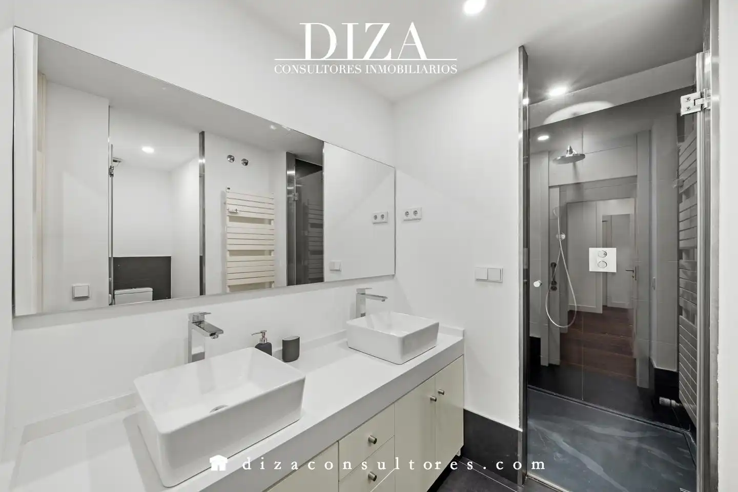 Badezimmer von Erdgeschoss zum Verkauf in Madrid mit Klimaanlage und Möbliert