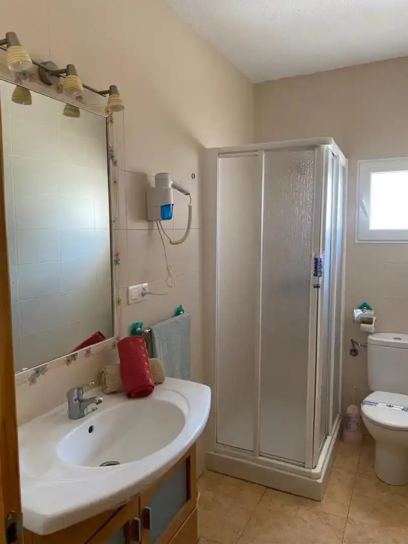 Baño de Casa adosada de alquiler en Mazarrón con Aire acondicionado, Jardín privado y Trastero