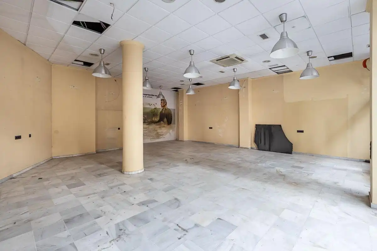 Local en venta en Granada con Aire acondicionado