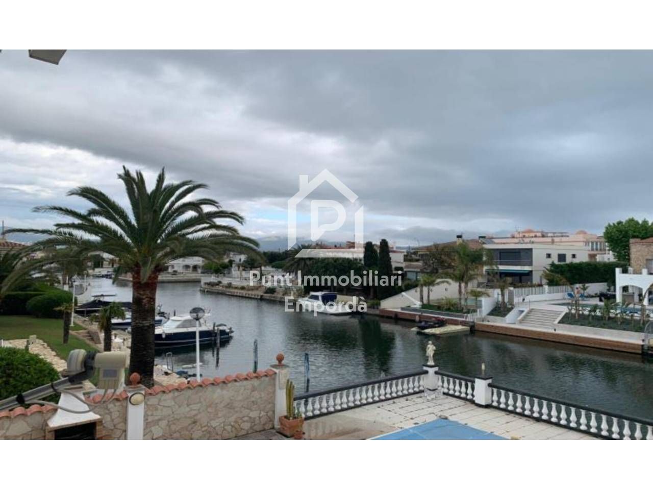 Exterior view of House or chalet for sale in Empuriabrava  with Private garden, Terrace and Furnished