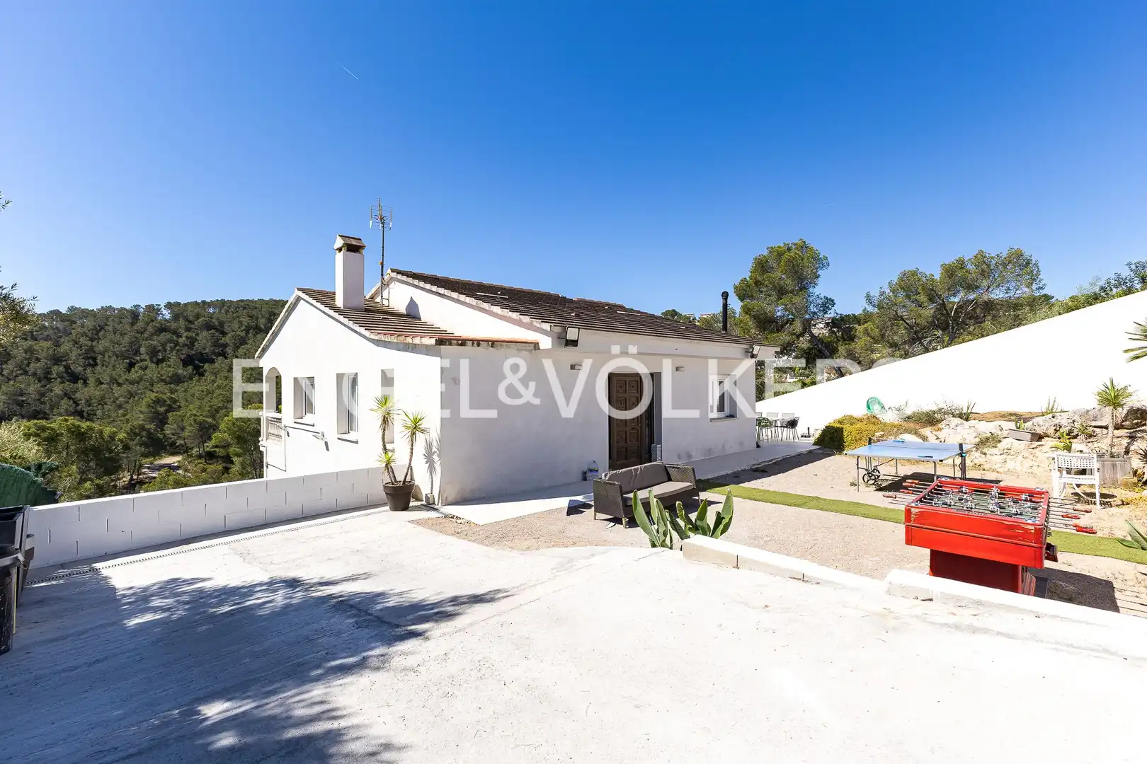 Vista exterior de Casa o xalet en venda en Sant Pere de Ribes amb Aire condicionat, Calefacció i Jardí privat