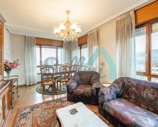 Sala d'estar de Pis de lloguer en Oviedo  amb Calefacció, Parquet i Terrassa