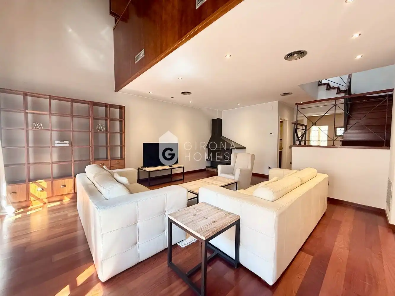 Living room of Houses for rent in Girona Capital  with Air Conditioner, Heating and Furnished