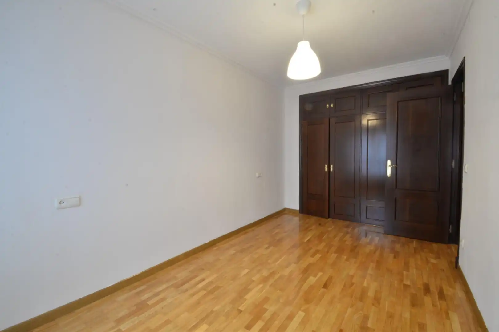 Habitación de Piso en venta en Oviedo  con Calefacción y Trastero