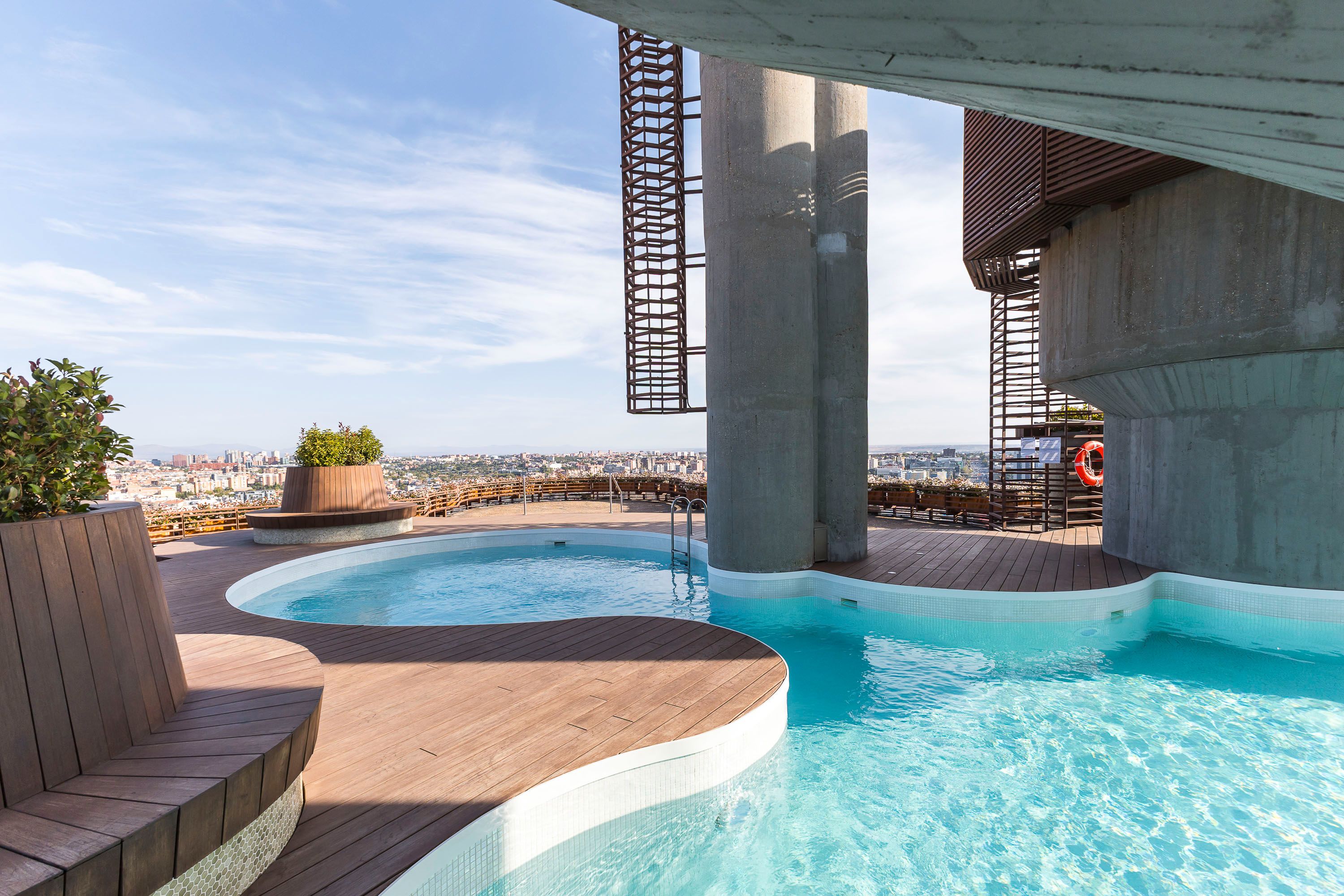 Piscina de Pis en venda en  Madrid Capital amb Aire condicionat, Calefacció i Terrassa