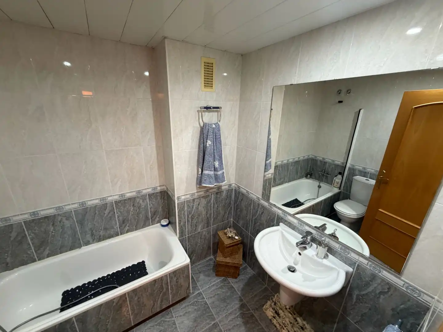 Baño de Piso en venta en Sant Boi de Llobregat con Calefacción, Terraza y Amueblado