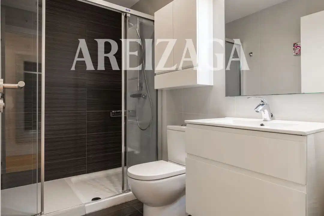 Bany de Apartament en venda en Donostia - San Sebastián  amb Calefacció, Terrassa i Traster