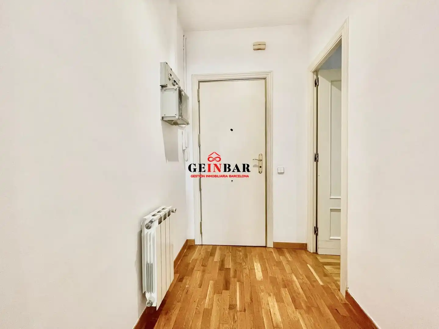 Piso en venta en Barcelona con Calefacción y Parquet