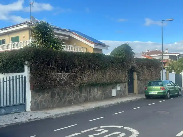 Vista exterior de Casa o xalet en venda en Puerto de la Cruz amb Jardí privat, Terrassa i Moblat