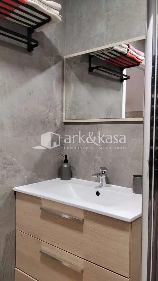 Baño de Apartamento en venta en Valencia con Aire acondicionado, Amueblado y Horno