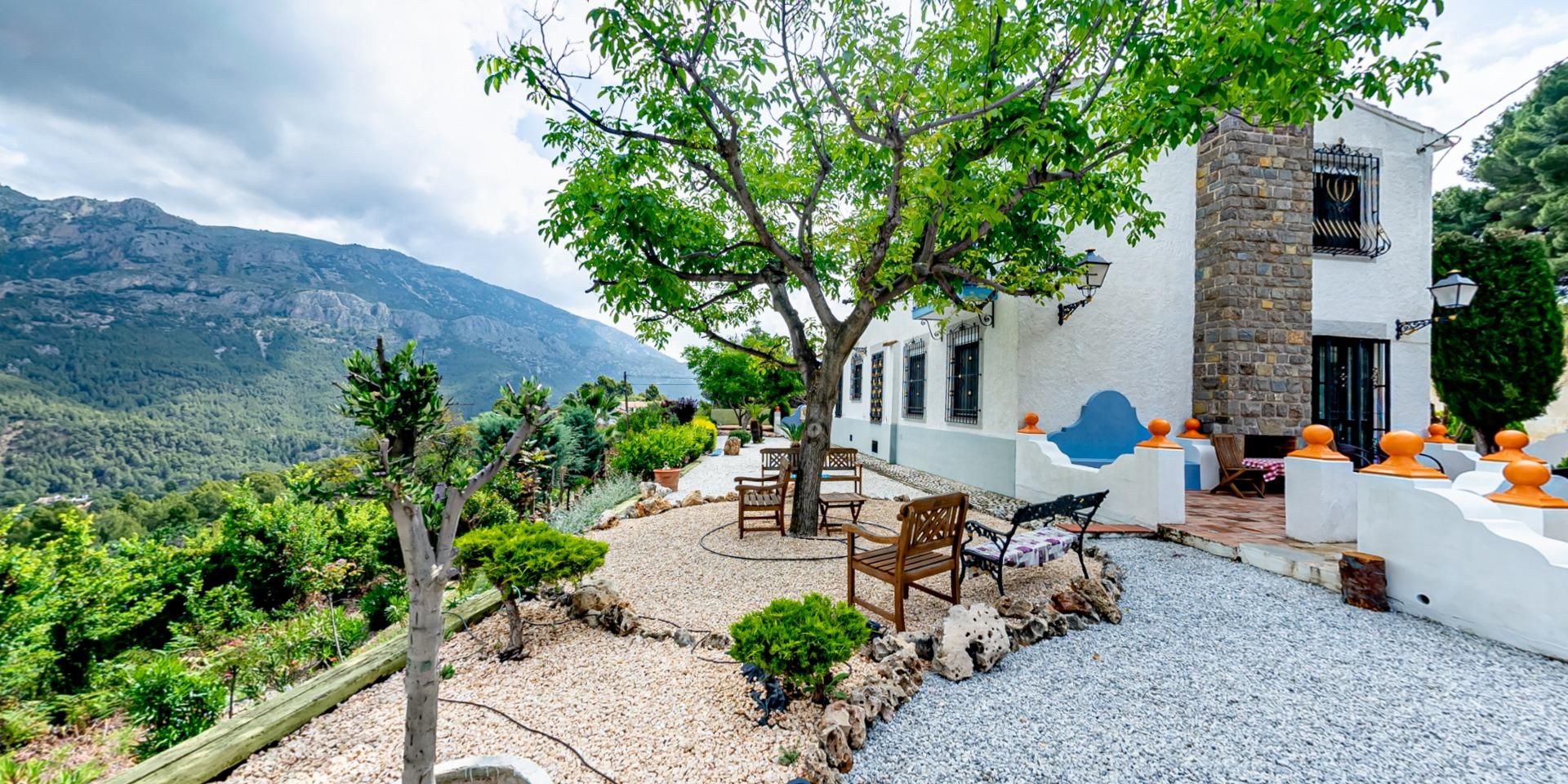 Jardí de Casa o xalet en venda en El Castell de Guadalest amb Aire condicionat, Calefacció i Jardí privat