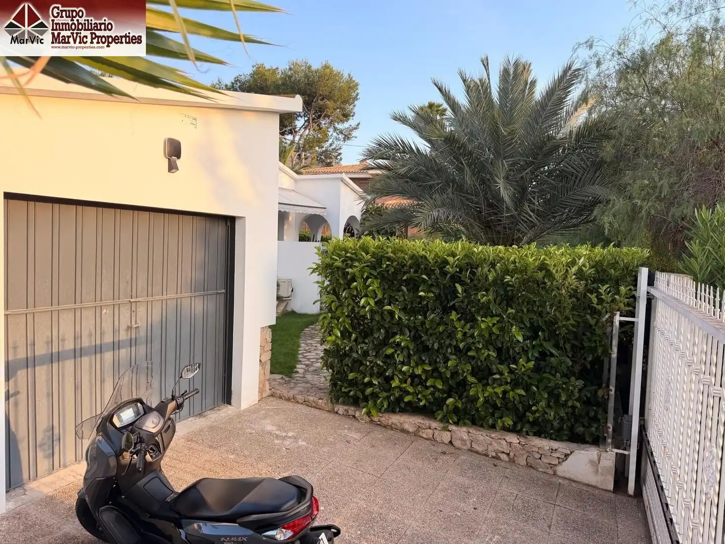 Vista exterior de Casa o chalet en venta en Benidorm con Aire acondicionado, Terraza y Piscina